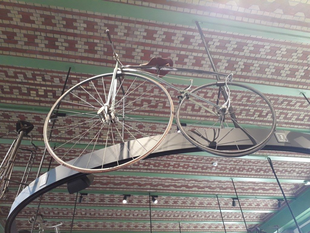 vintage koersfiets met pedalen museum Koers Roeselare